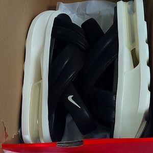 Nike Air Max Isla Sandal W11 M10